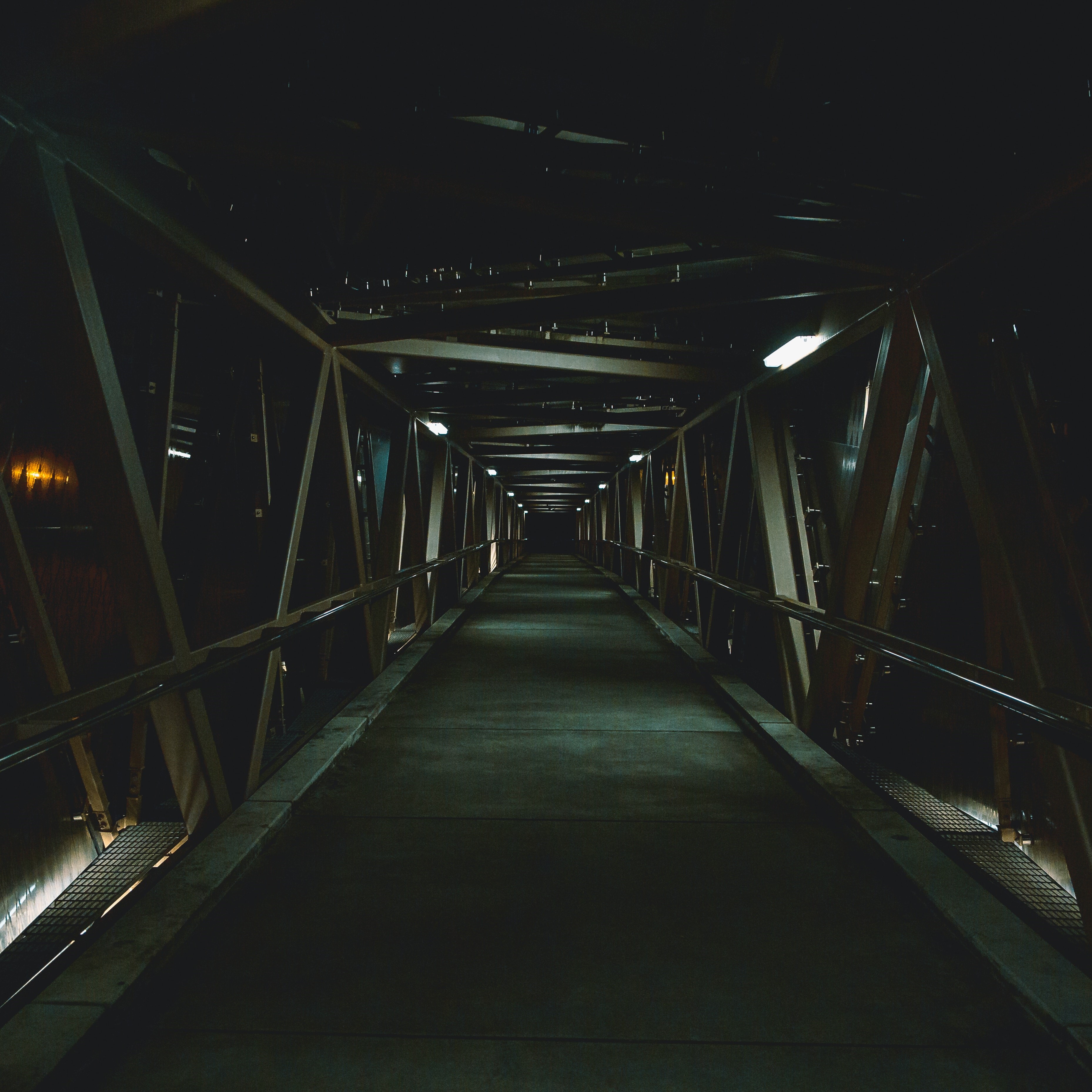 A dark tunnel covered by metal girders